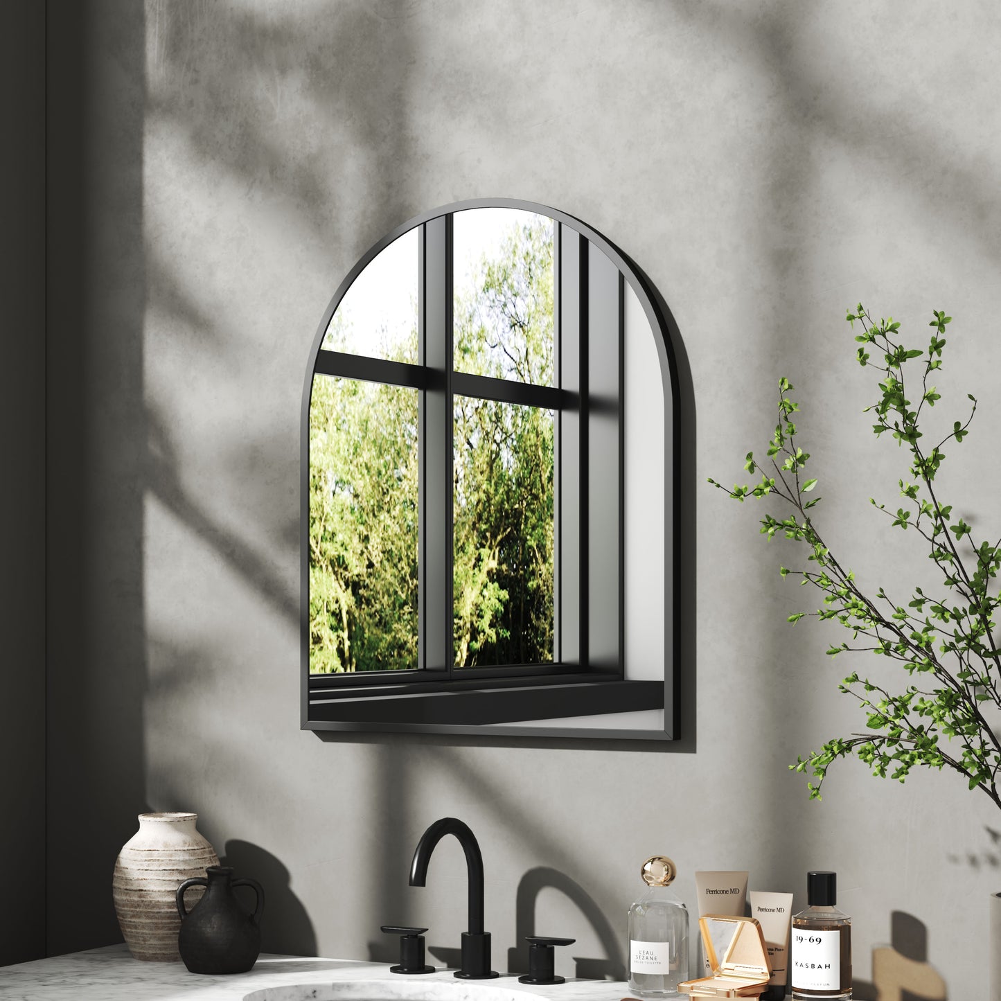 Arched Wall Mirror in Black Aluminum Alloy Frame
